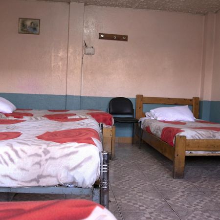 Hostal Carlos Luis Quito Luaran gambar