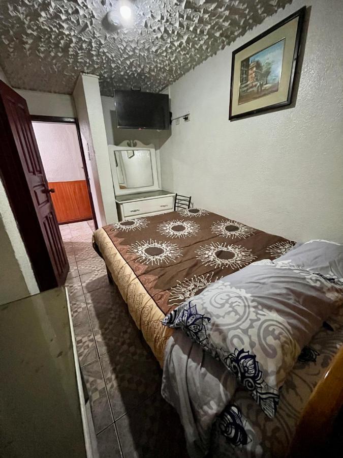 Hostal Carlos Luis Quito Luaran gambar