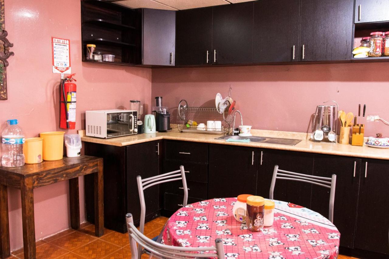 Hostal Carlos Luis Quito Luaran gambar