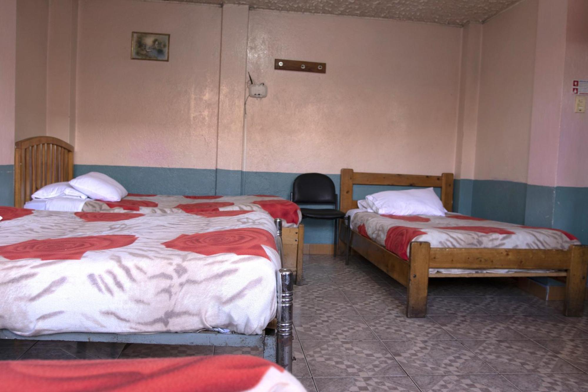 Hostal Carlos Luis Quito Luaran gambar