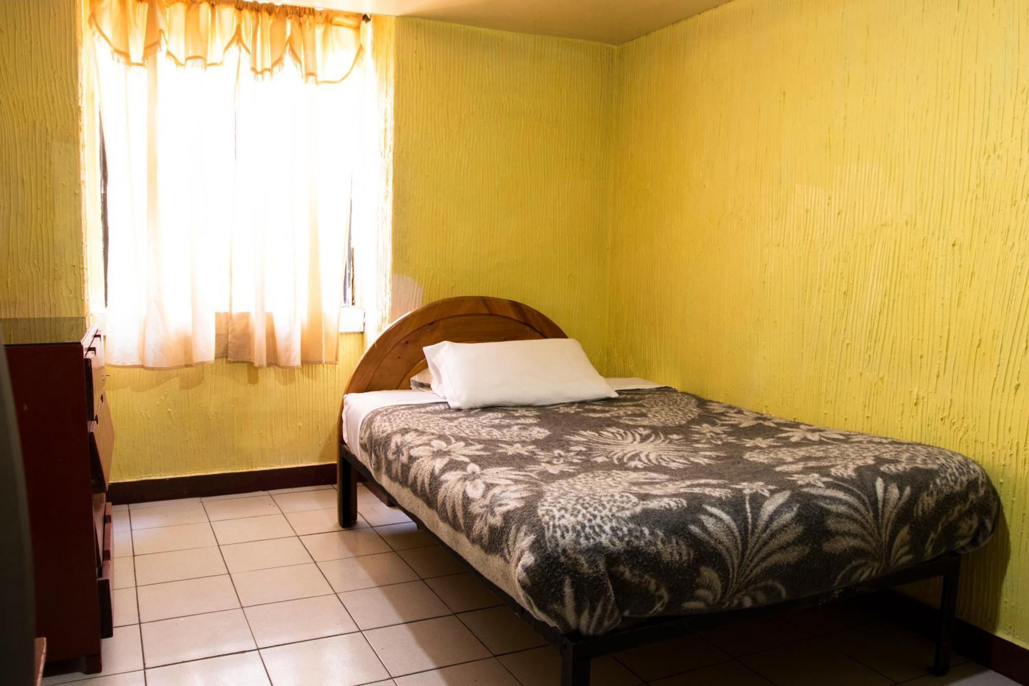 Hostal Carlos Luis Quito Luaran gambar