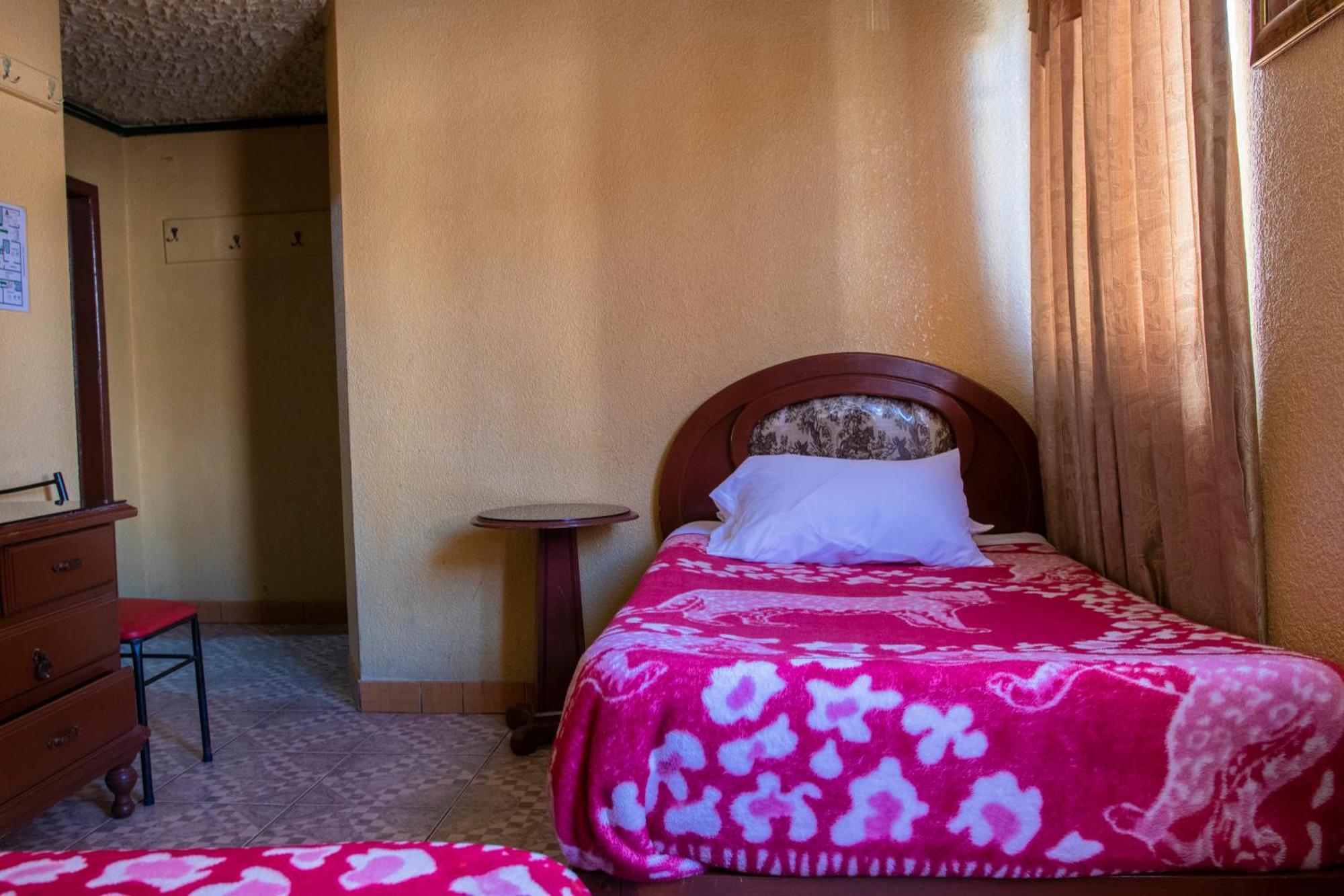 Hostal Carlos Luis Quito Luaran gambar