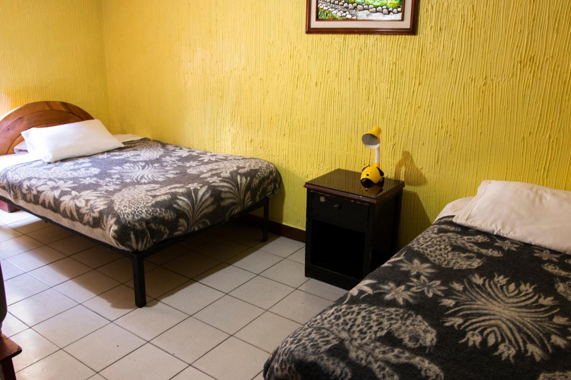 Hostal Carlos Luis Quito Luaran gambar
