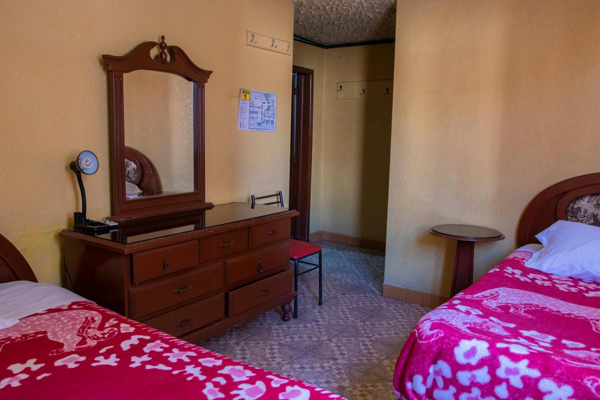 Hostal Carlos Luis Quito Luaran gambar